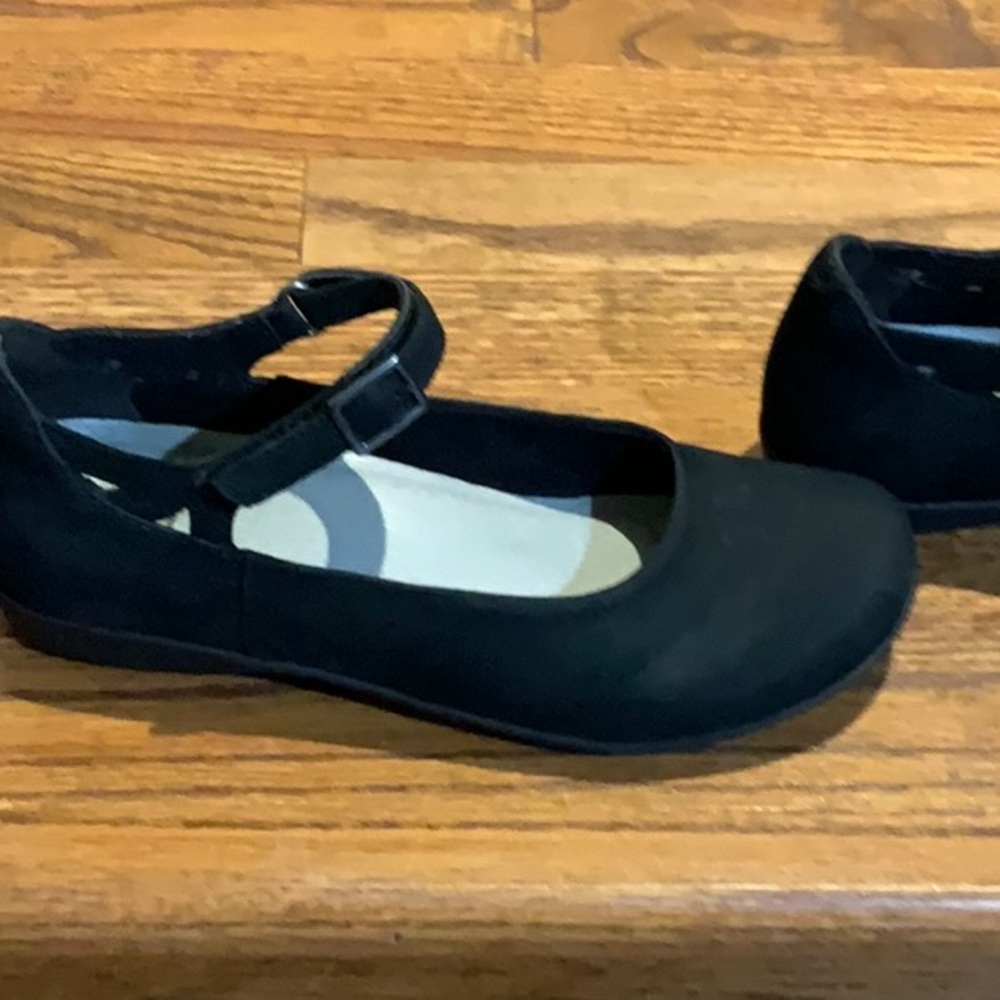 Earth Women's Black Mary Jane Flats